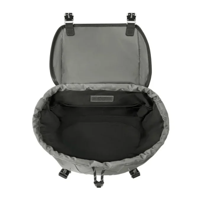 Signature Flap aus ECONYL®-Nylon Rucksack Signature Flap aus ECONYL®-Nylon Rucksack