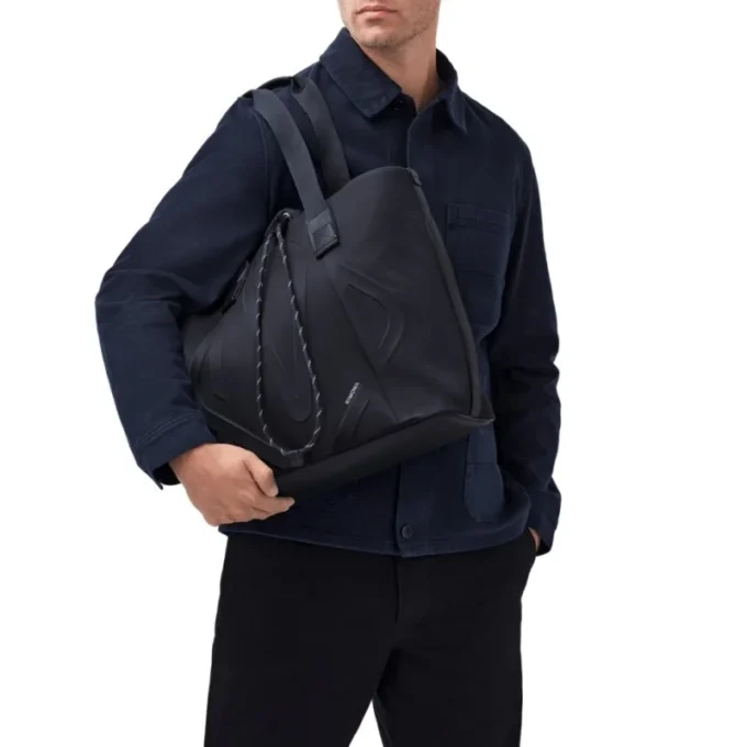 Signature Sliding aus ECONYL®-Nylon TrageBags Signature Sliding aus ECONYL®-Nylon TrageBags