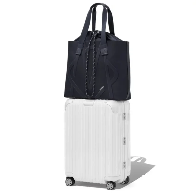 Signature Sliding aus ECONYL®-Nylon TrageBags Signature Sliding aus ECONYL®-Nylon TrageBags
